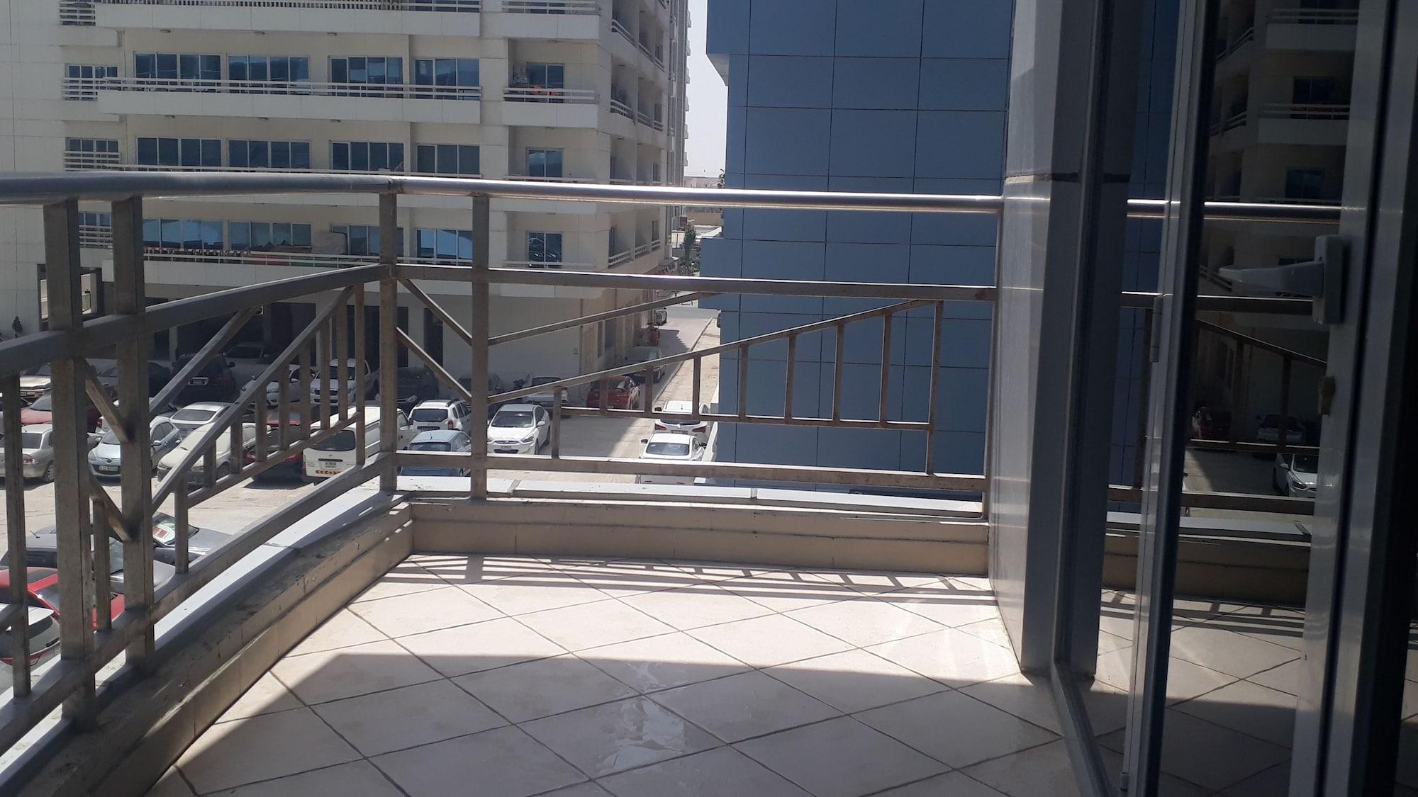 Al Waleed Palace Hotel Apartment Al Barsha Dubai Exterior foto